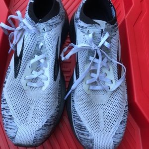 Brooks women sneakers 9.5